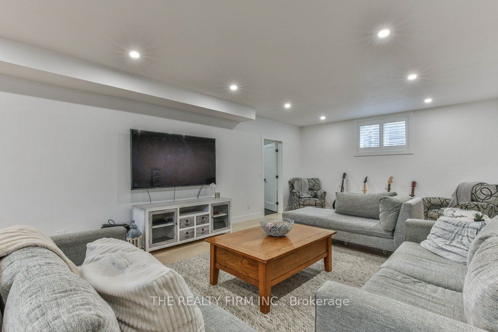 4 Sycamore Road Property Photo 40