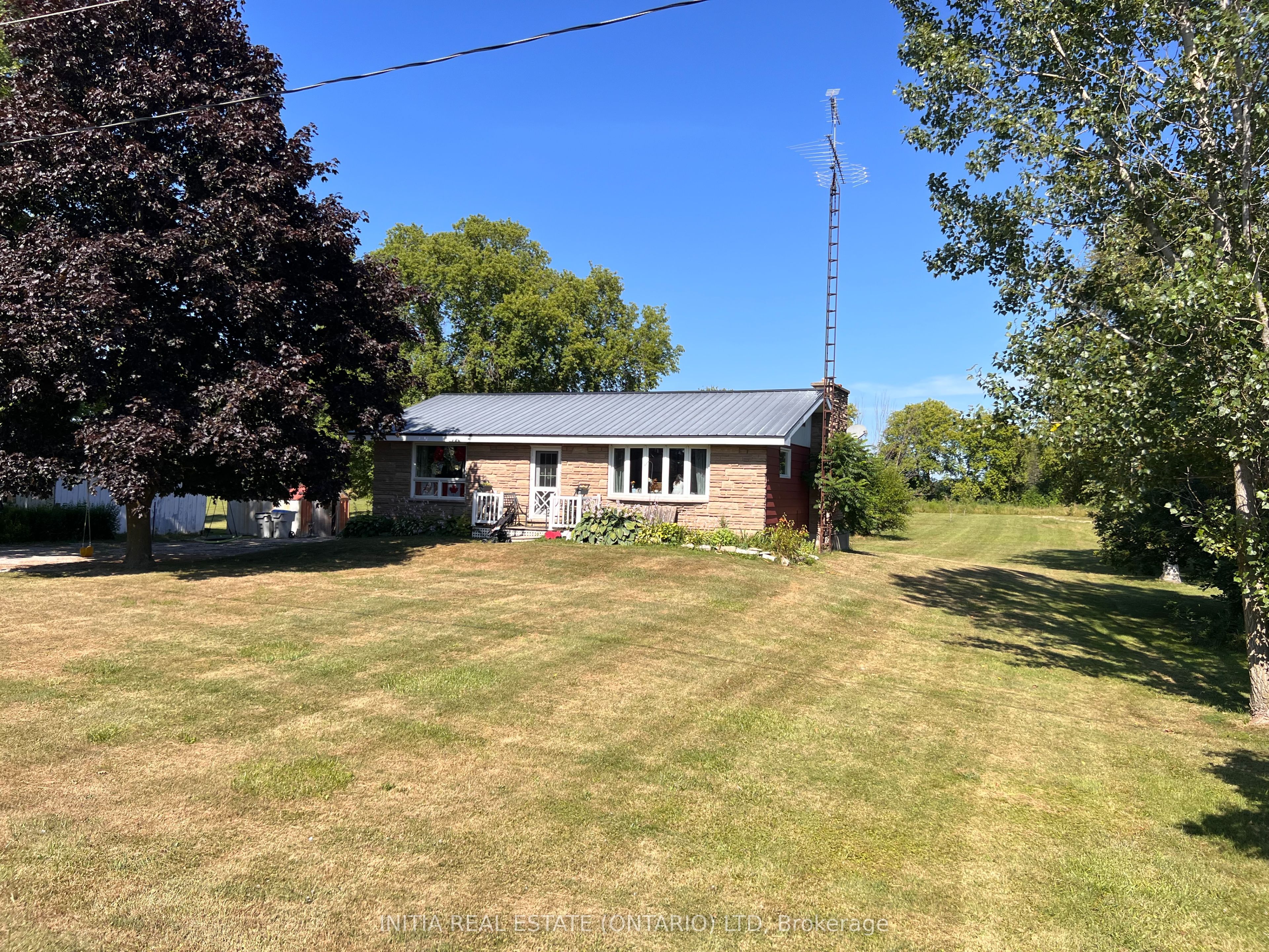 69228 Corbett Line Property Photo 1