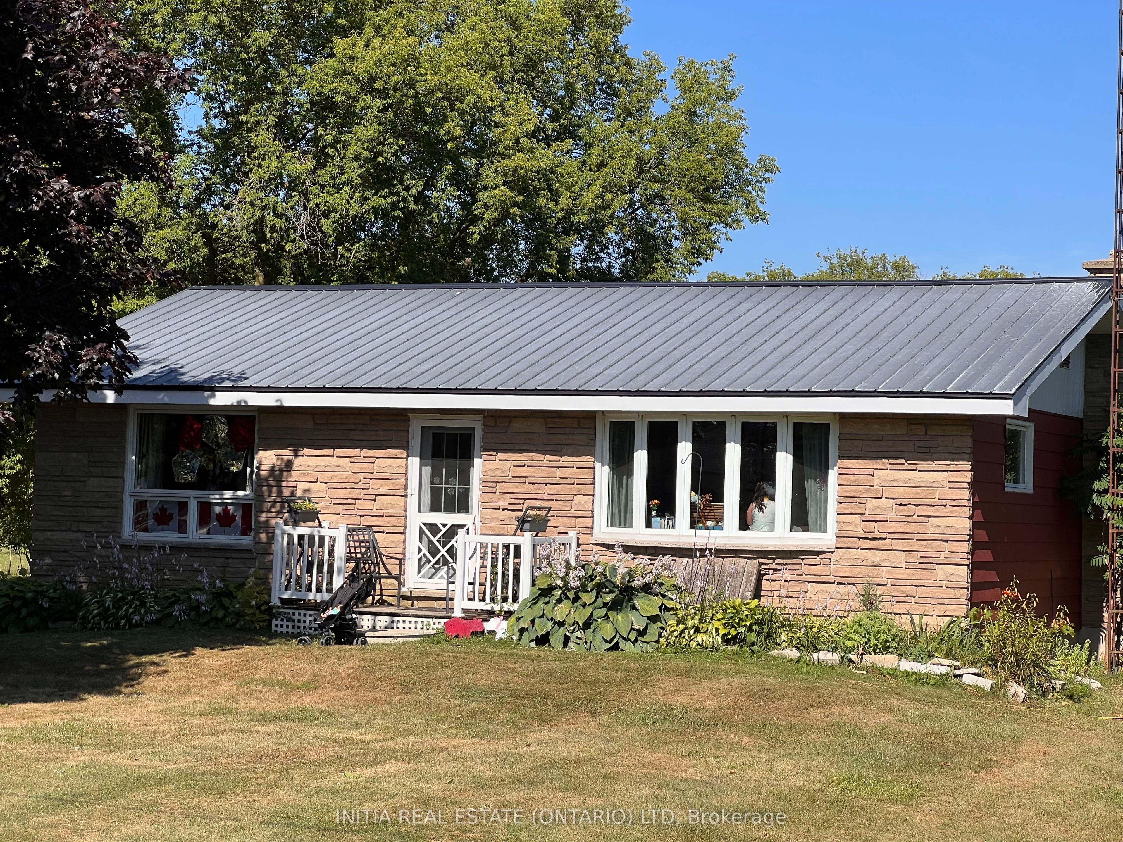 69228 Corbett Line Property Photo 2