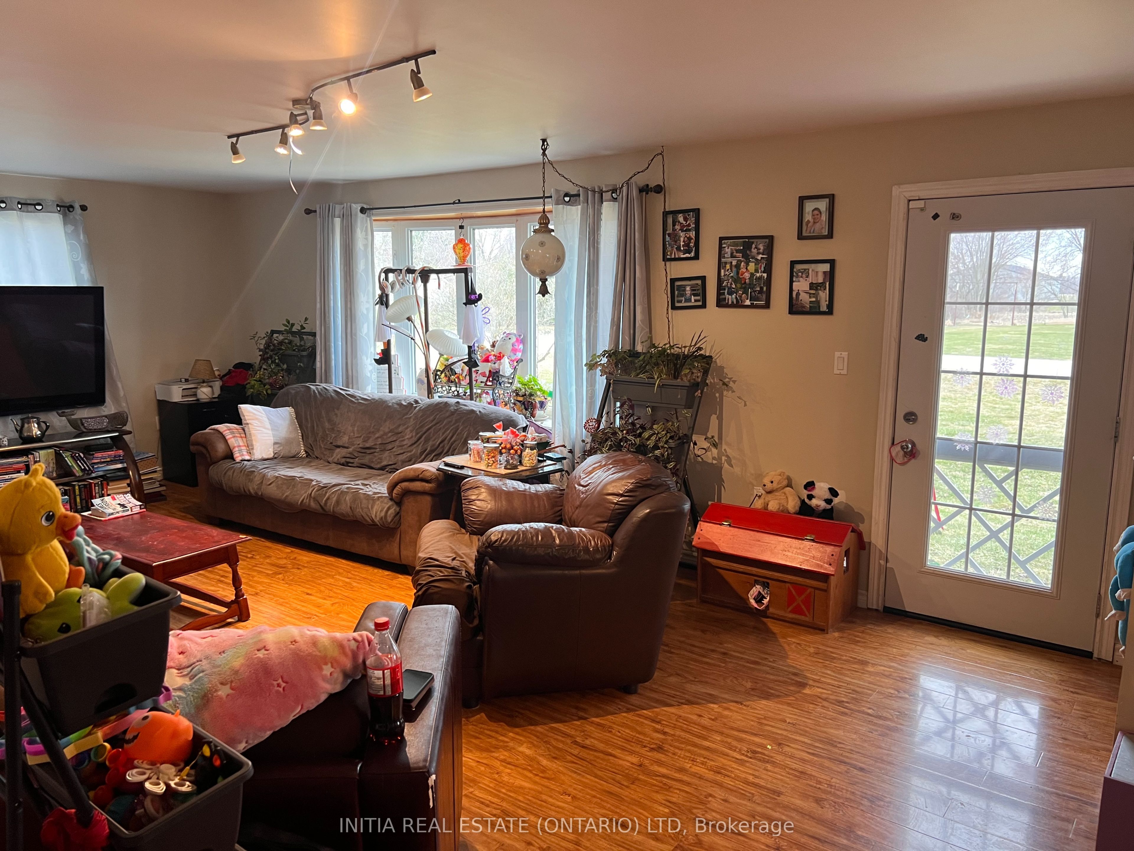 69228 Corbett Line Property Photo 6