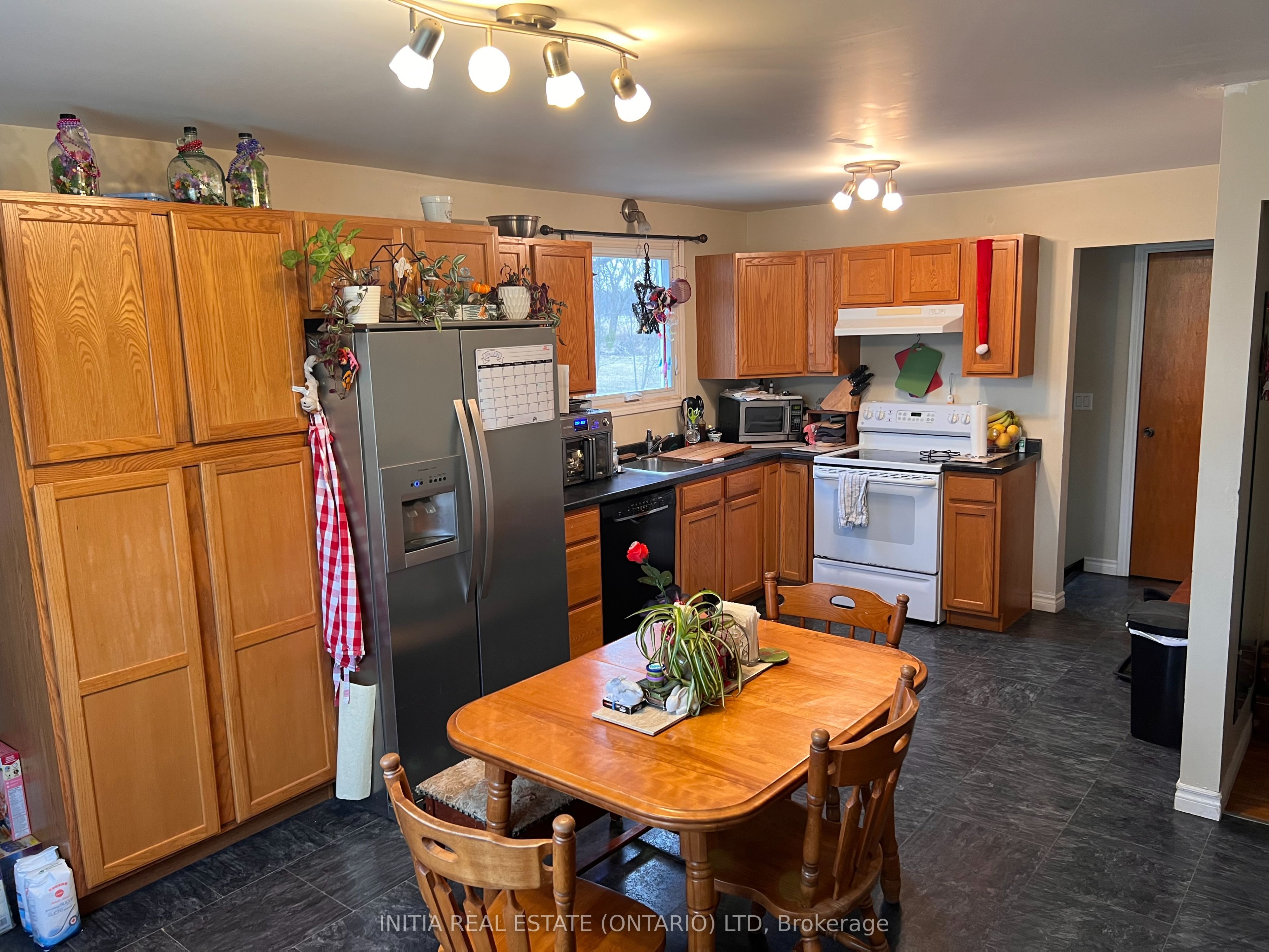 69228 Corbett Line Property Photo 10
