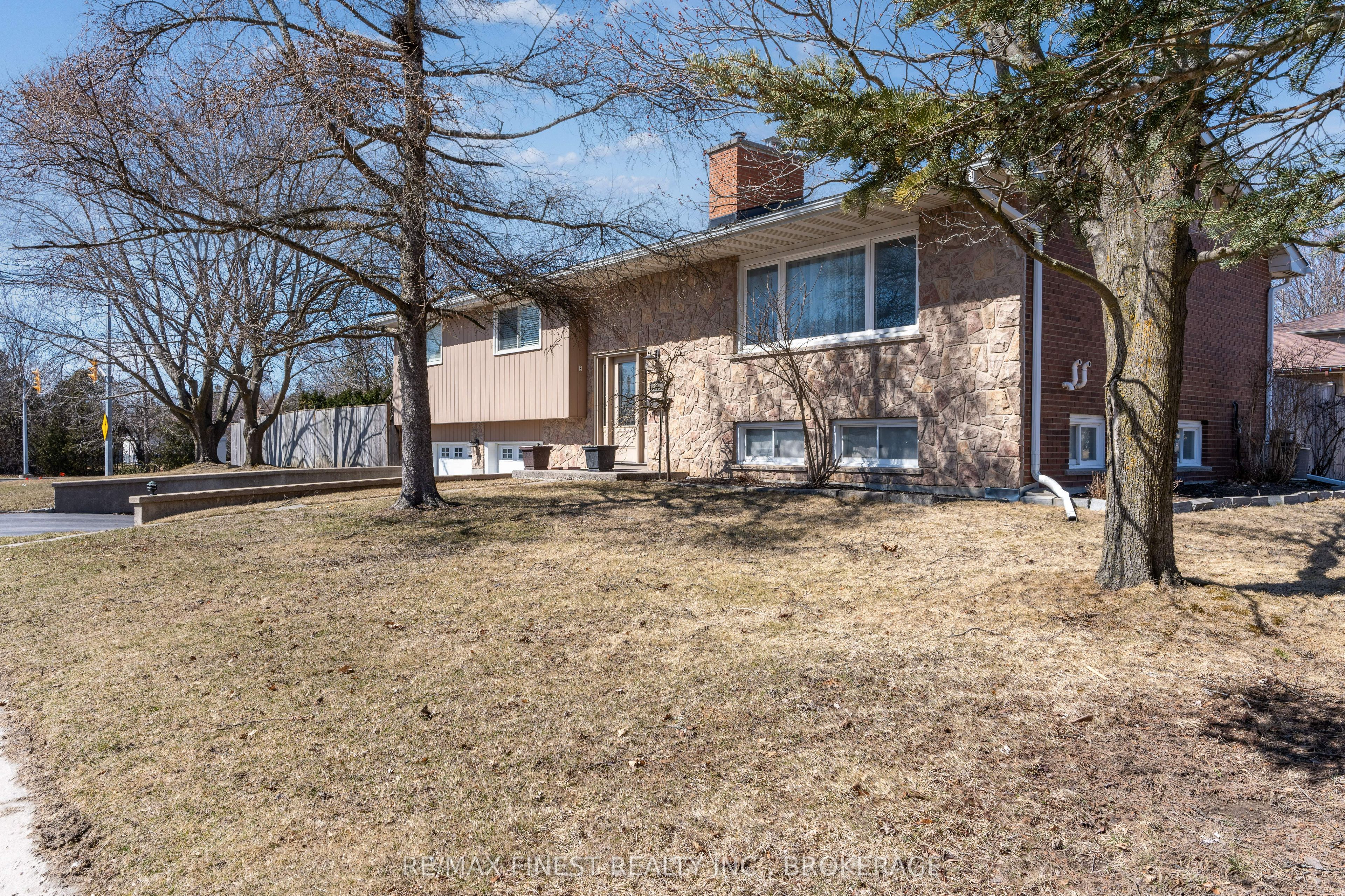 994 Hudson Drive Property Photo 3