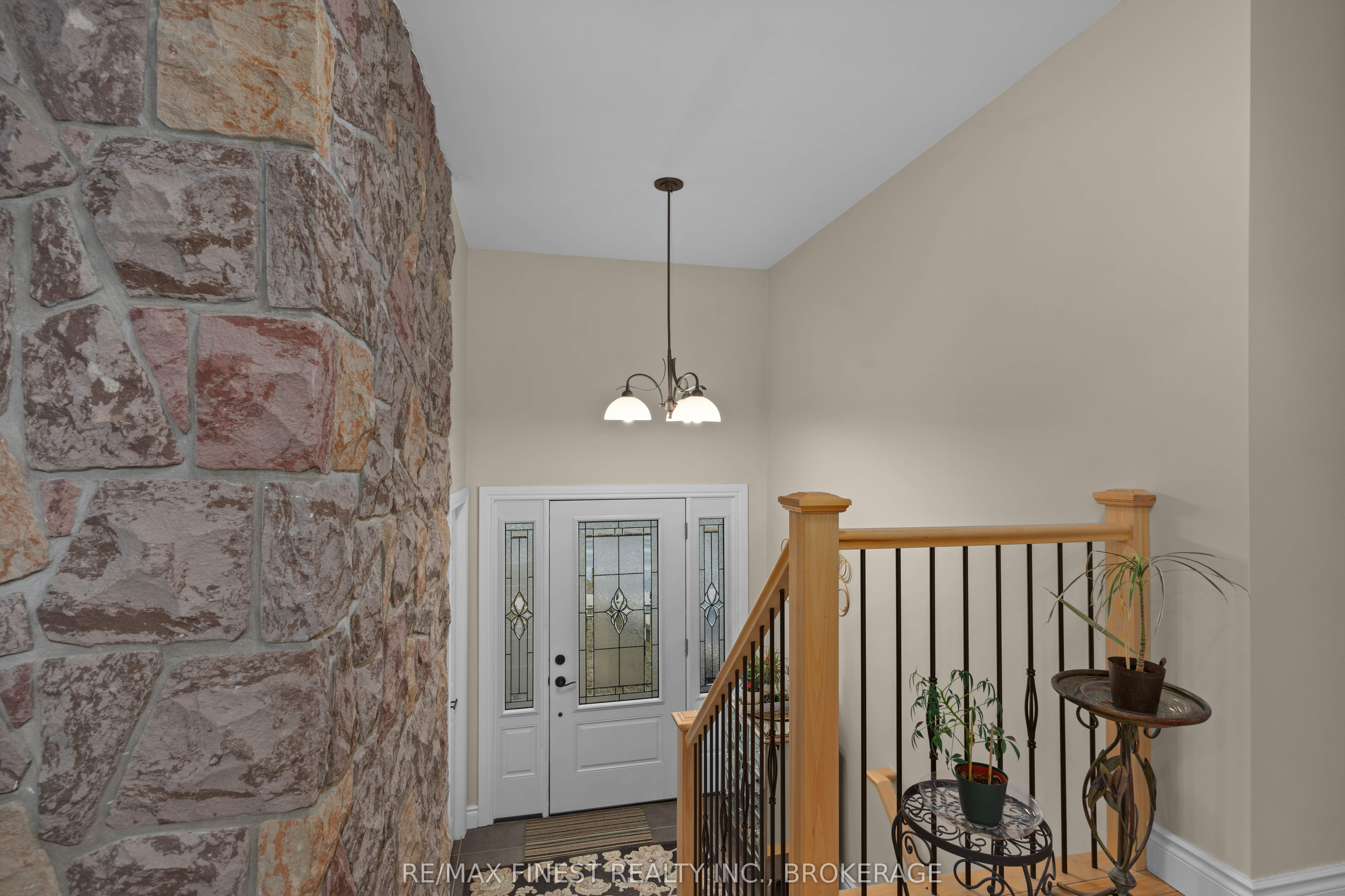 994 Hudson Drive Property Photo 5