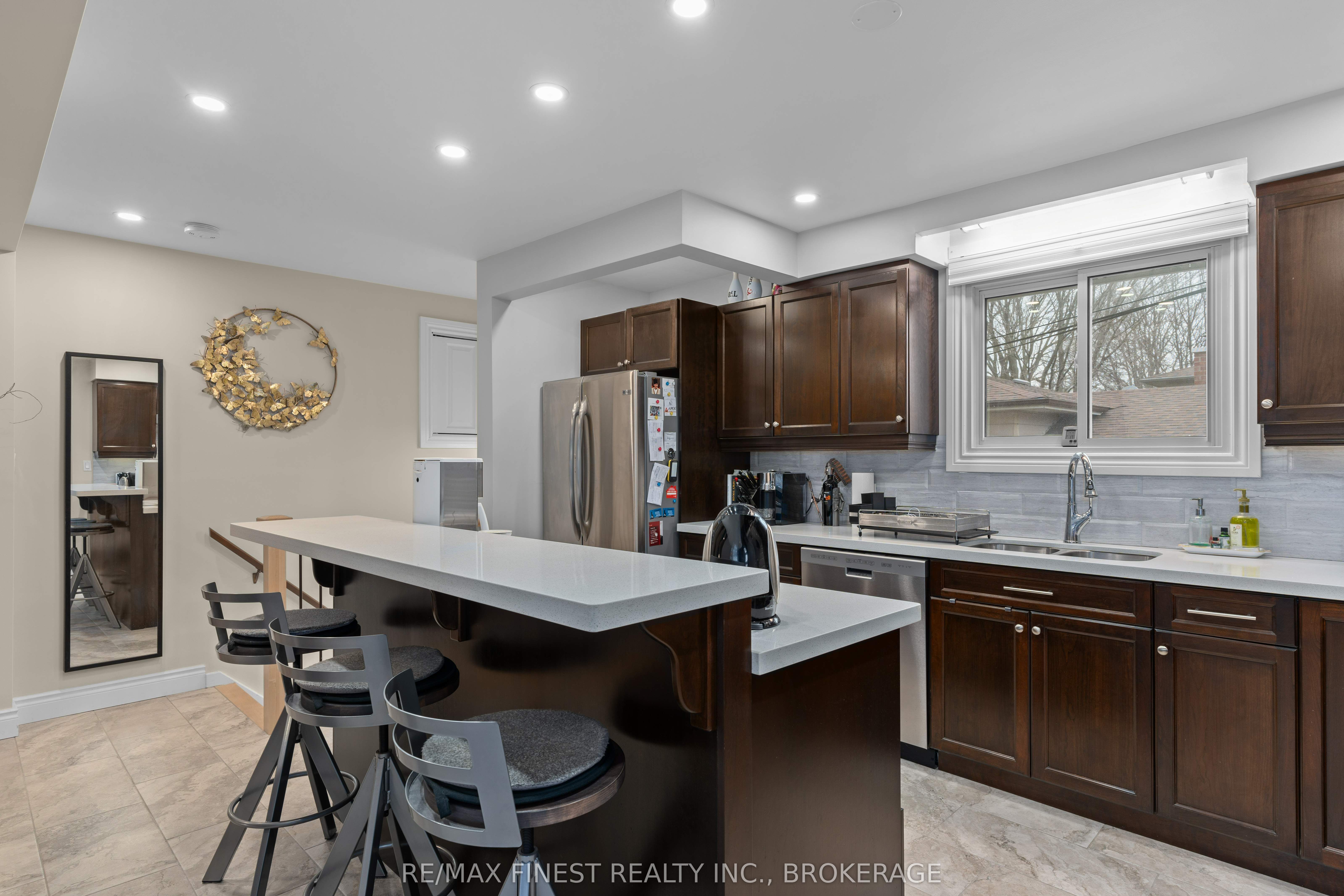 994 Hudson Drive Property Photo 11