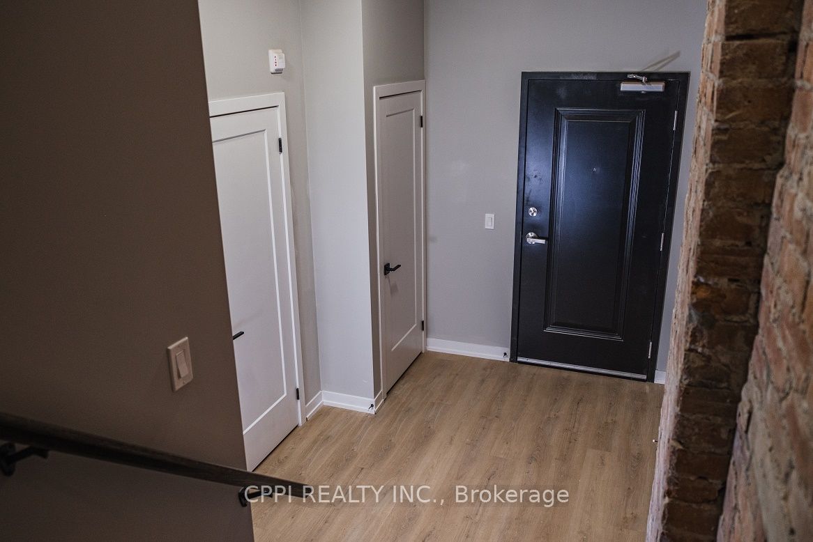 140 Simcoe Street 216 Property Photo 1