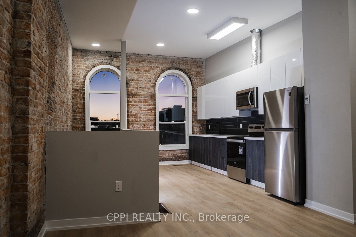 140 Simcoe Street 216 Property Photo 3