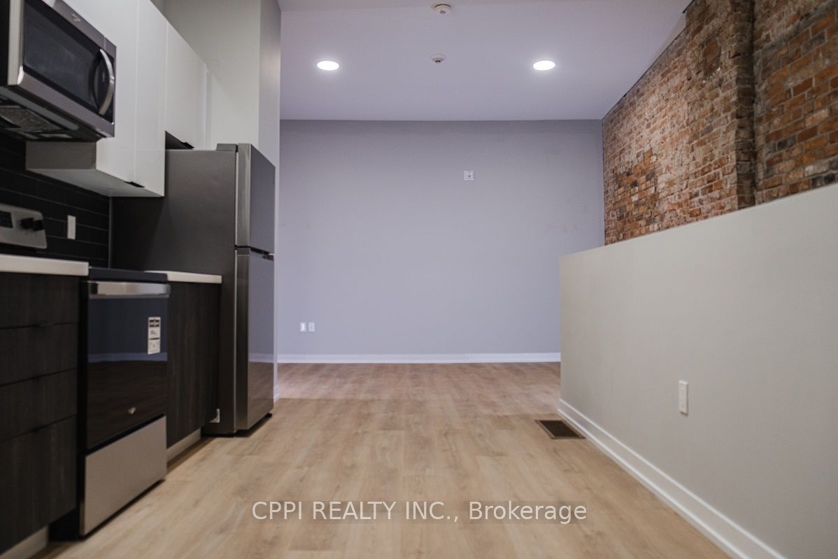 140 Simcoe Street 216 Property Photo 5
