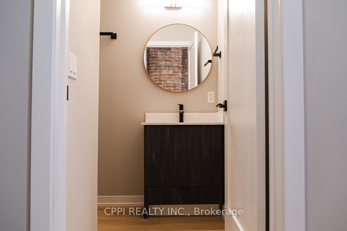 140 Simcoe Street 216 Property Photo 7
