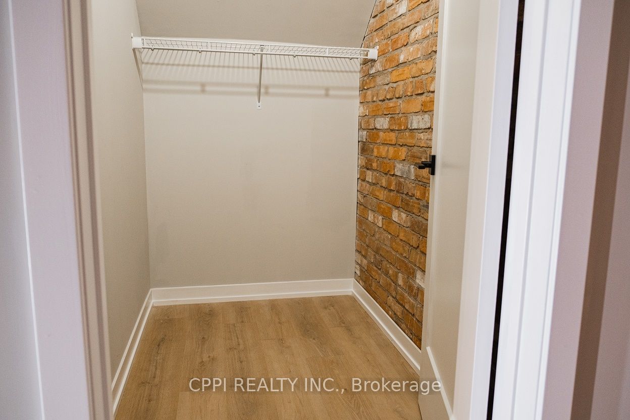 140 Simcoe Street 216 Property Photo 8