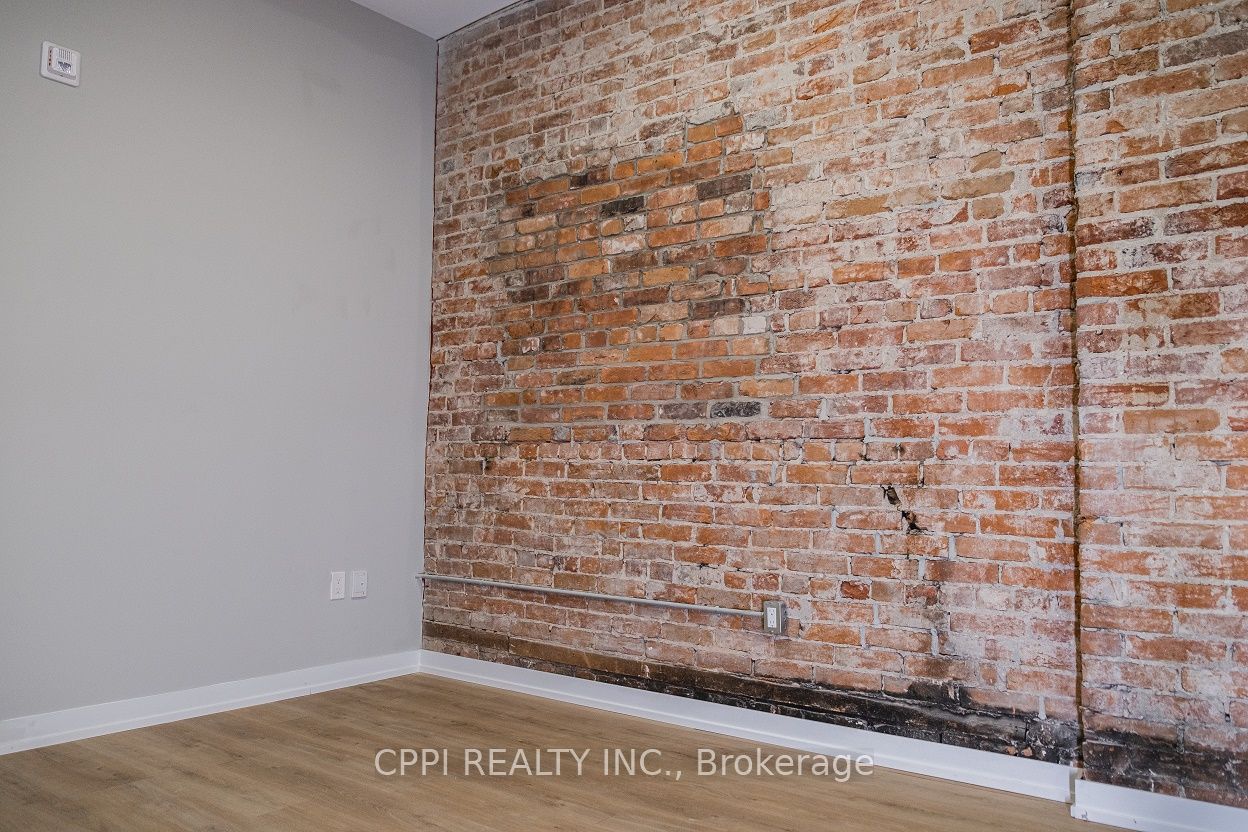 140 Simcoe Street 216 Property Photo 10