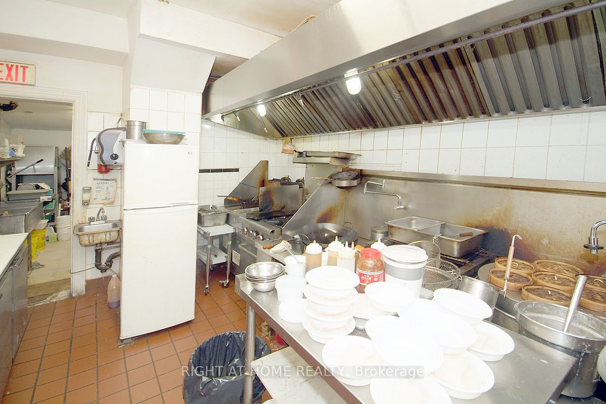 870 Somerset Street Property Photo 7