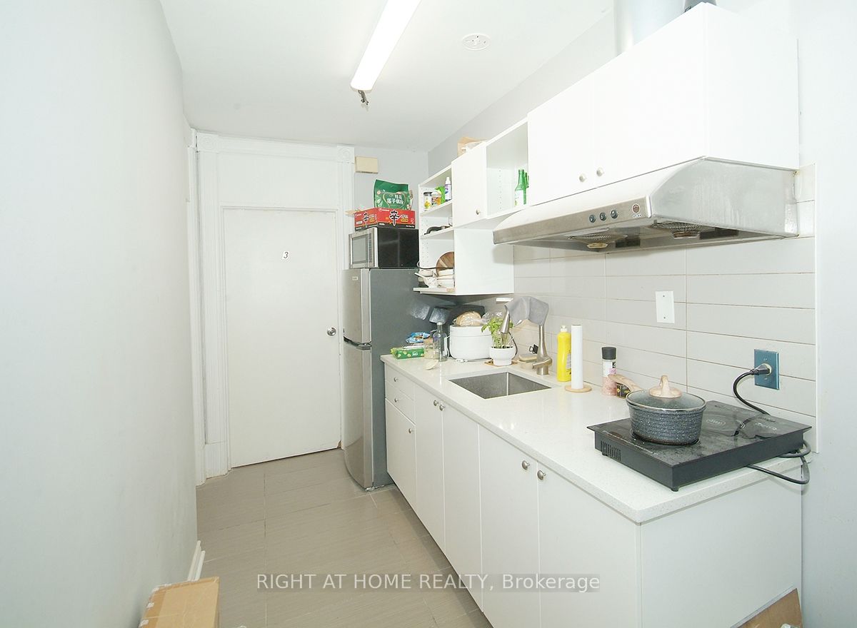 870 Somerset Street Property Photo 13