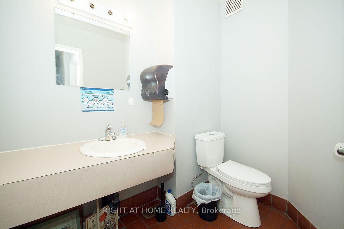 870 Somerset Street Property Photo 16