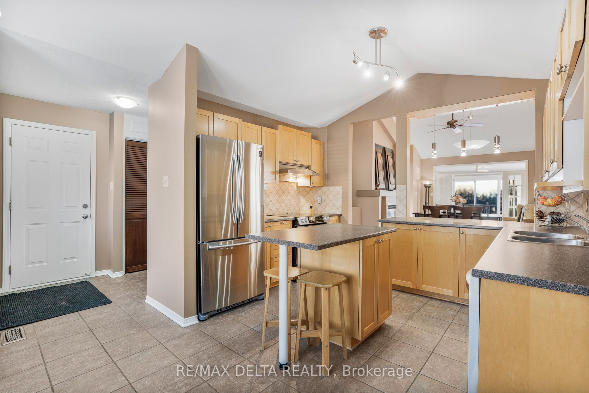 851 Galleria Circle Property Photo 6