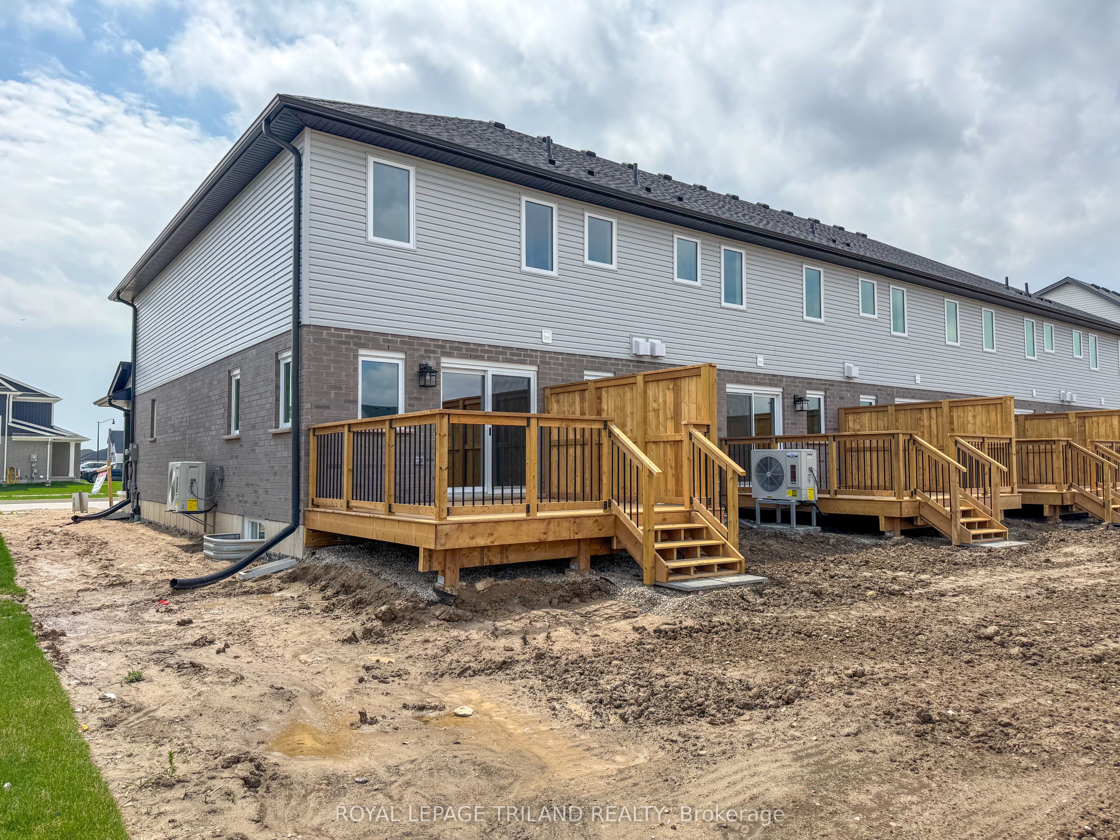 41 Empire Pkwy Property Photo 3