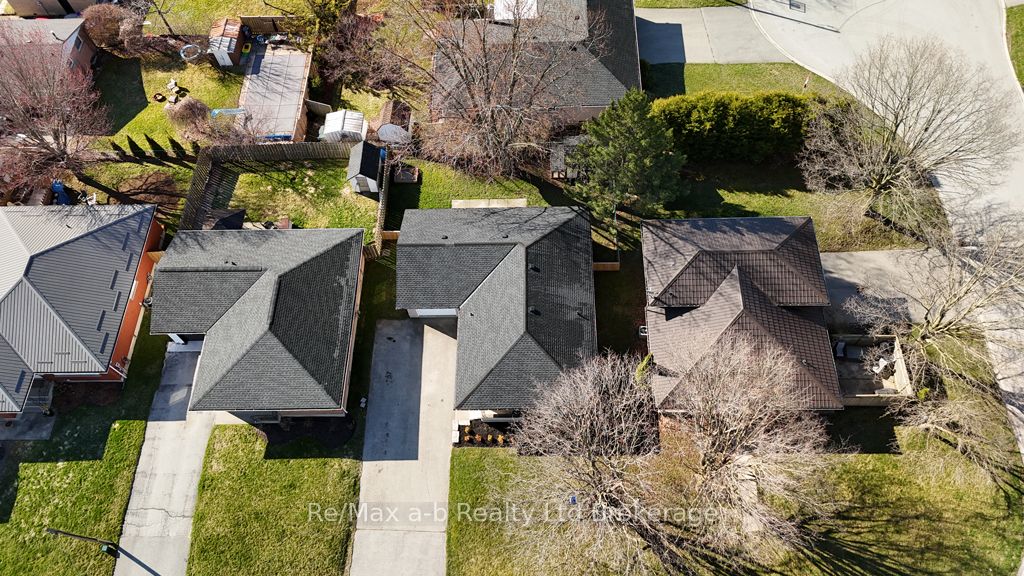 21 Denis Court Property Photo 5