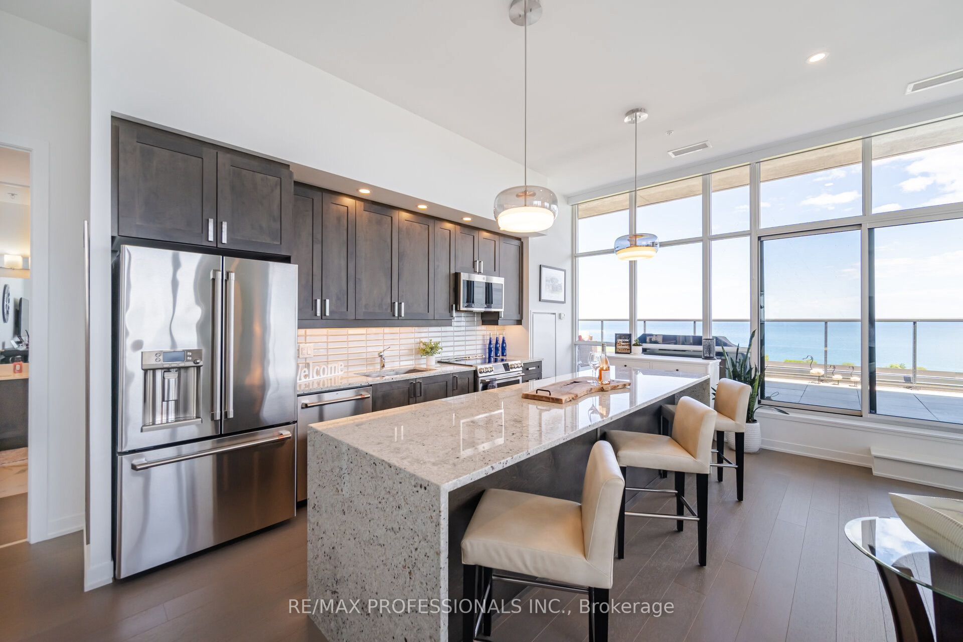 550 North Service Road Ph1504 Property Photo 13