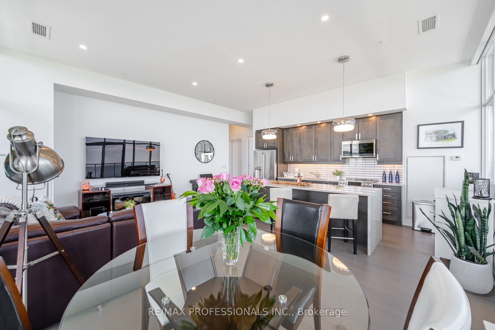 550 North Service Road Ph1504 Property Photo 16