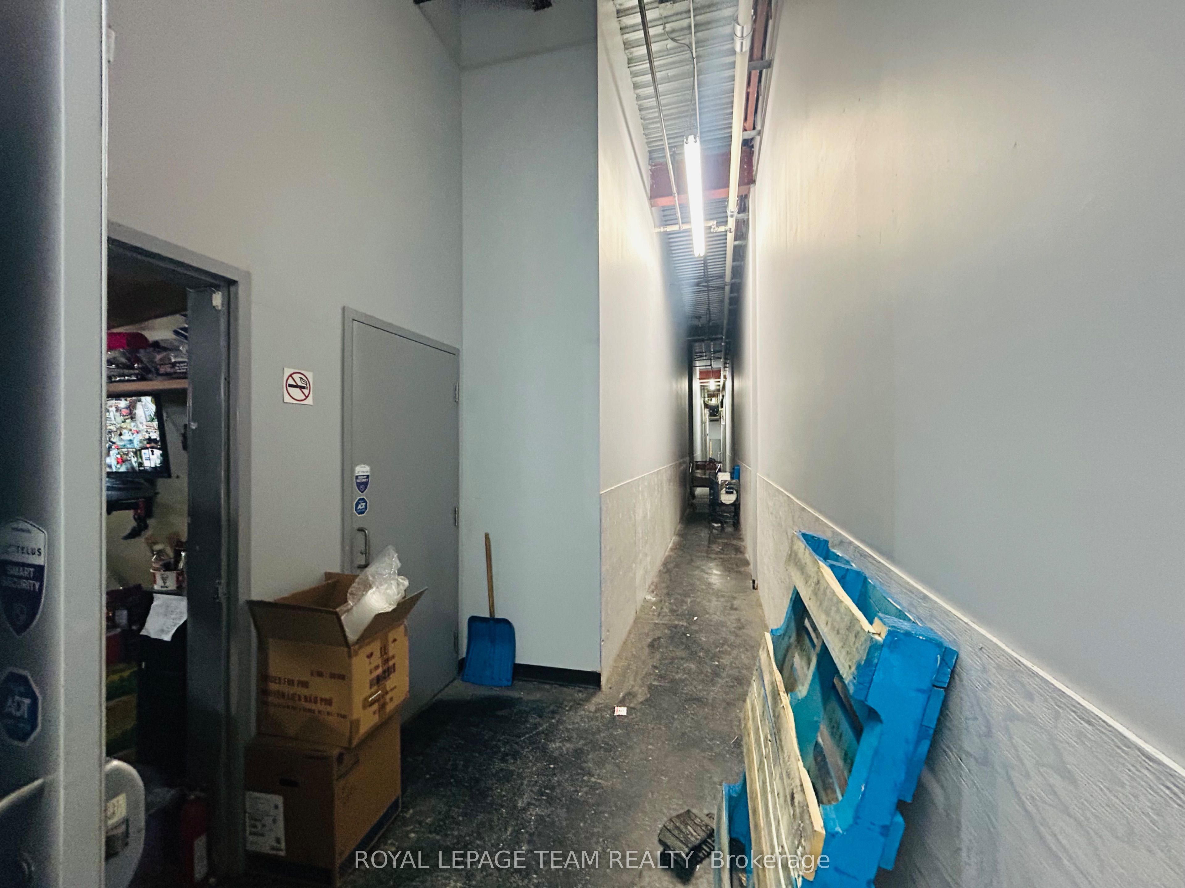 #2 & 3 - 484 Hazeldean Road Property Photo 17
