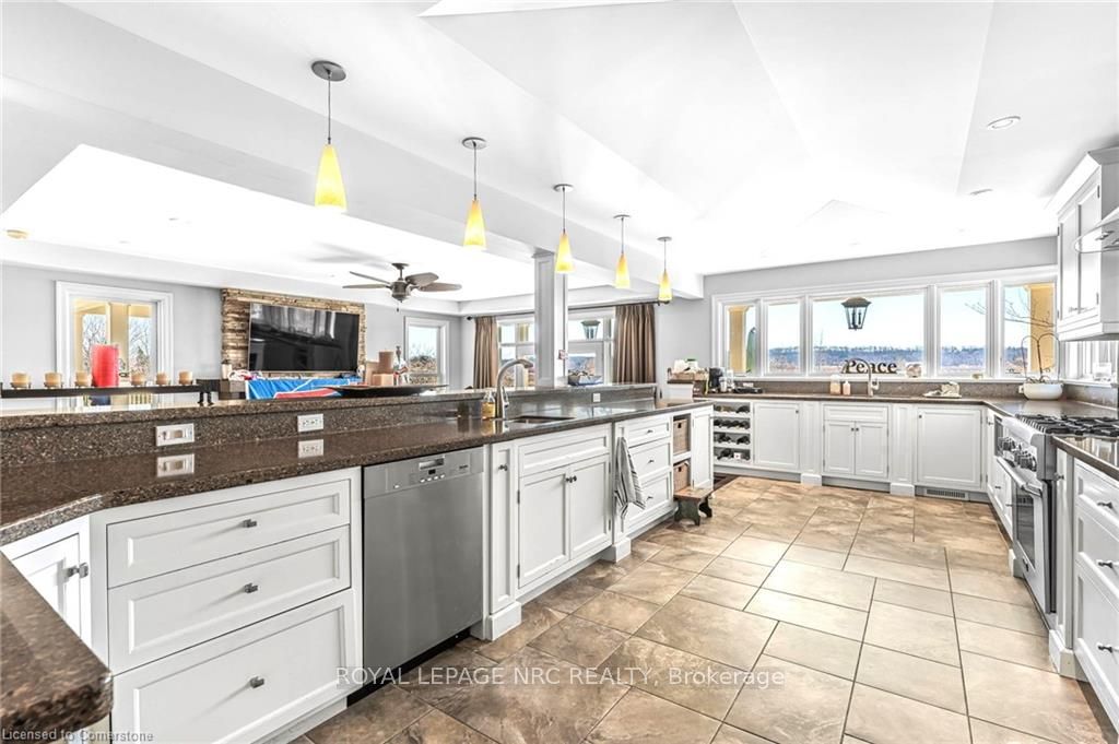 915 Queenston Road S Property Photo 11