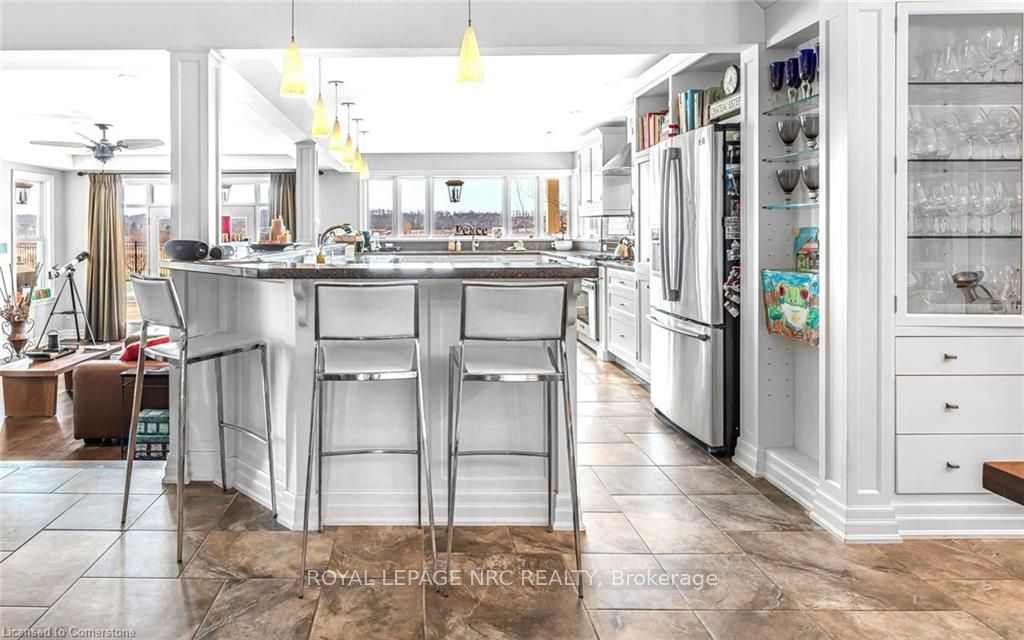 915 Queenston Road S Property Photo 14