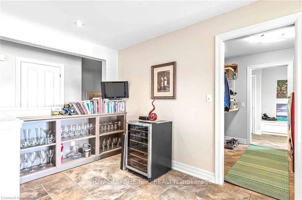 915 Queenston Road S Property Photo 16