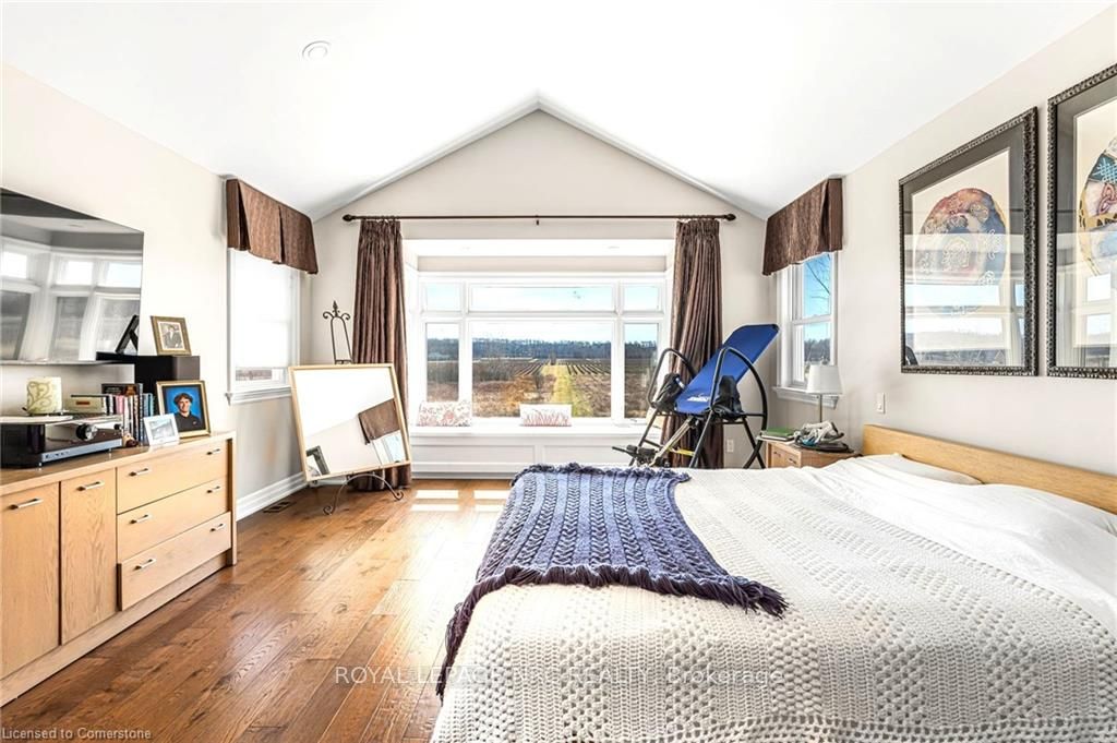 915 Queenston Road S Property Photo 21