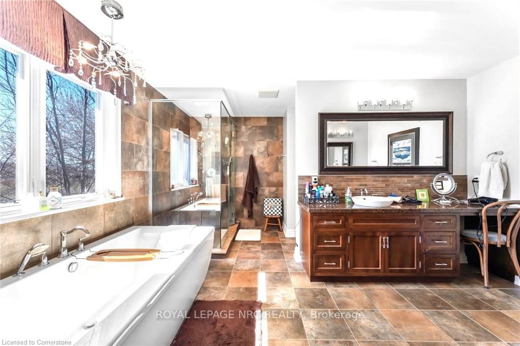 915 Queenston Road S Property Photo 22