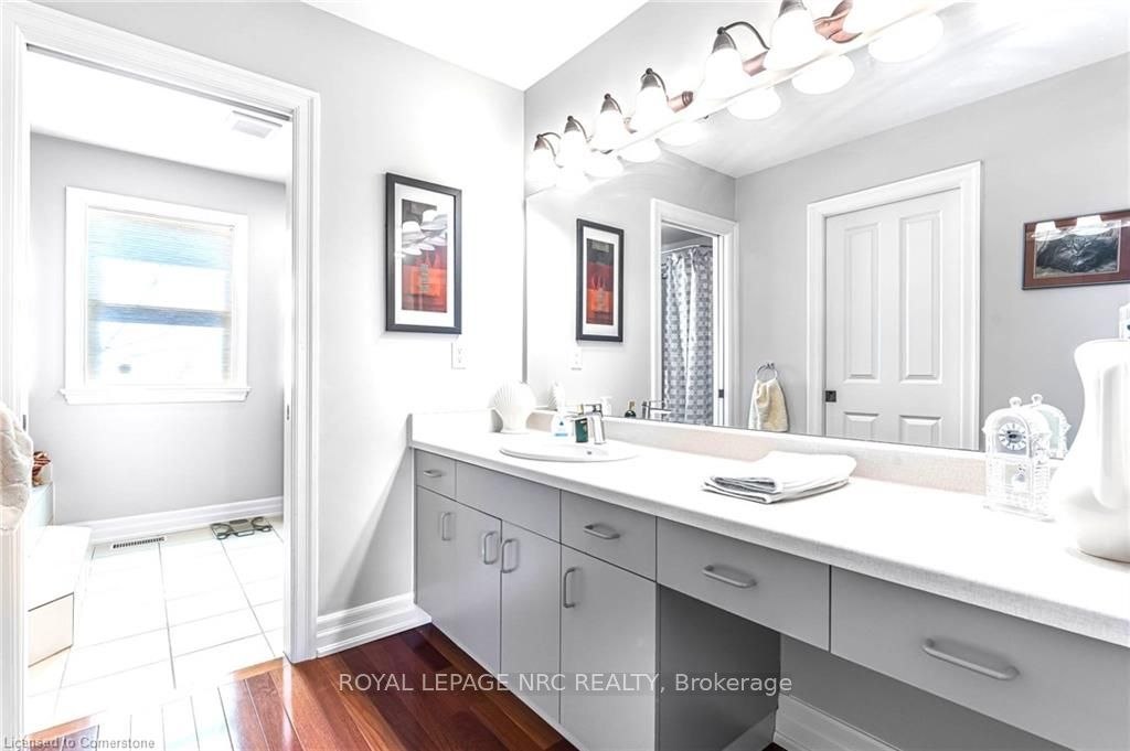 915 Queenston Road S Property Photo 30