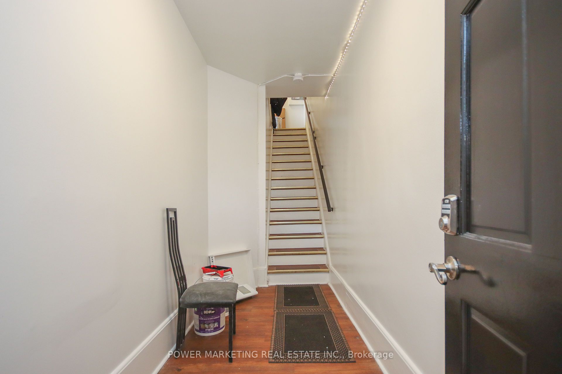 569 Gladstone Avenue Property Photo 6