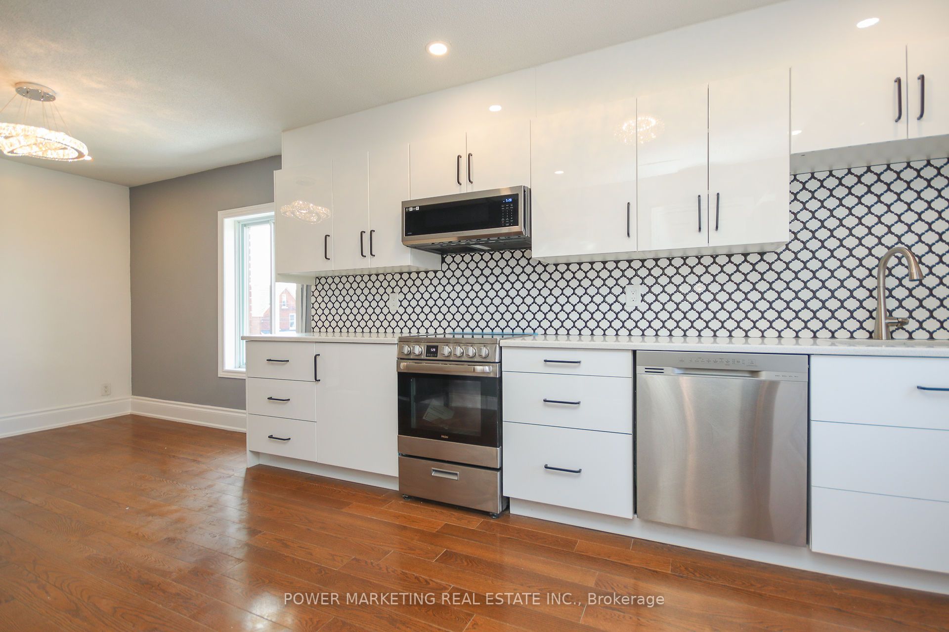 569 Gladstone Avenue Property Photo 7
