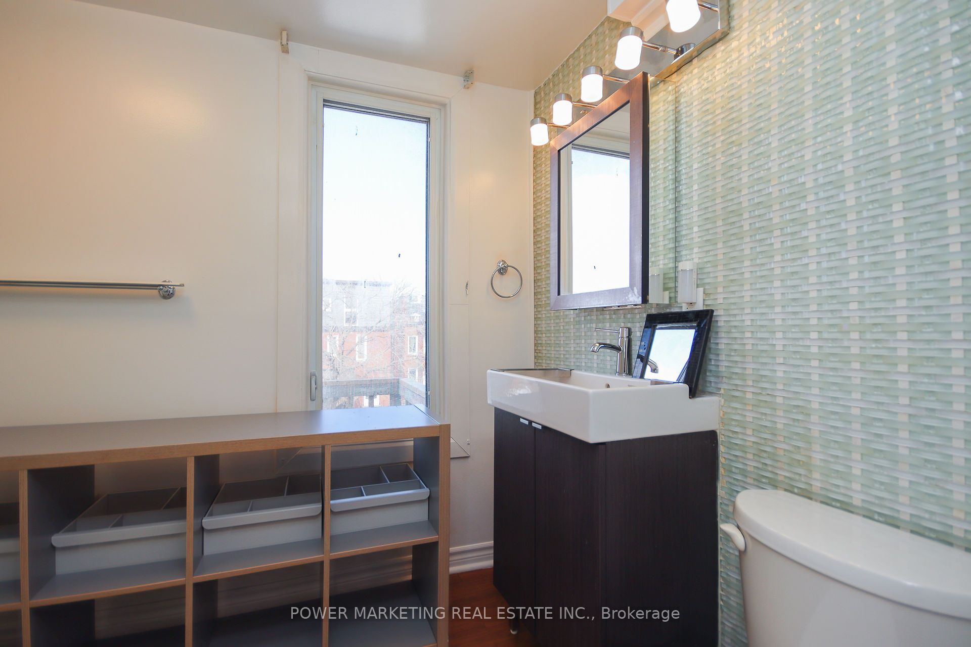 569 Gladstone Avenue Property Photo 32