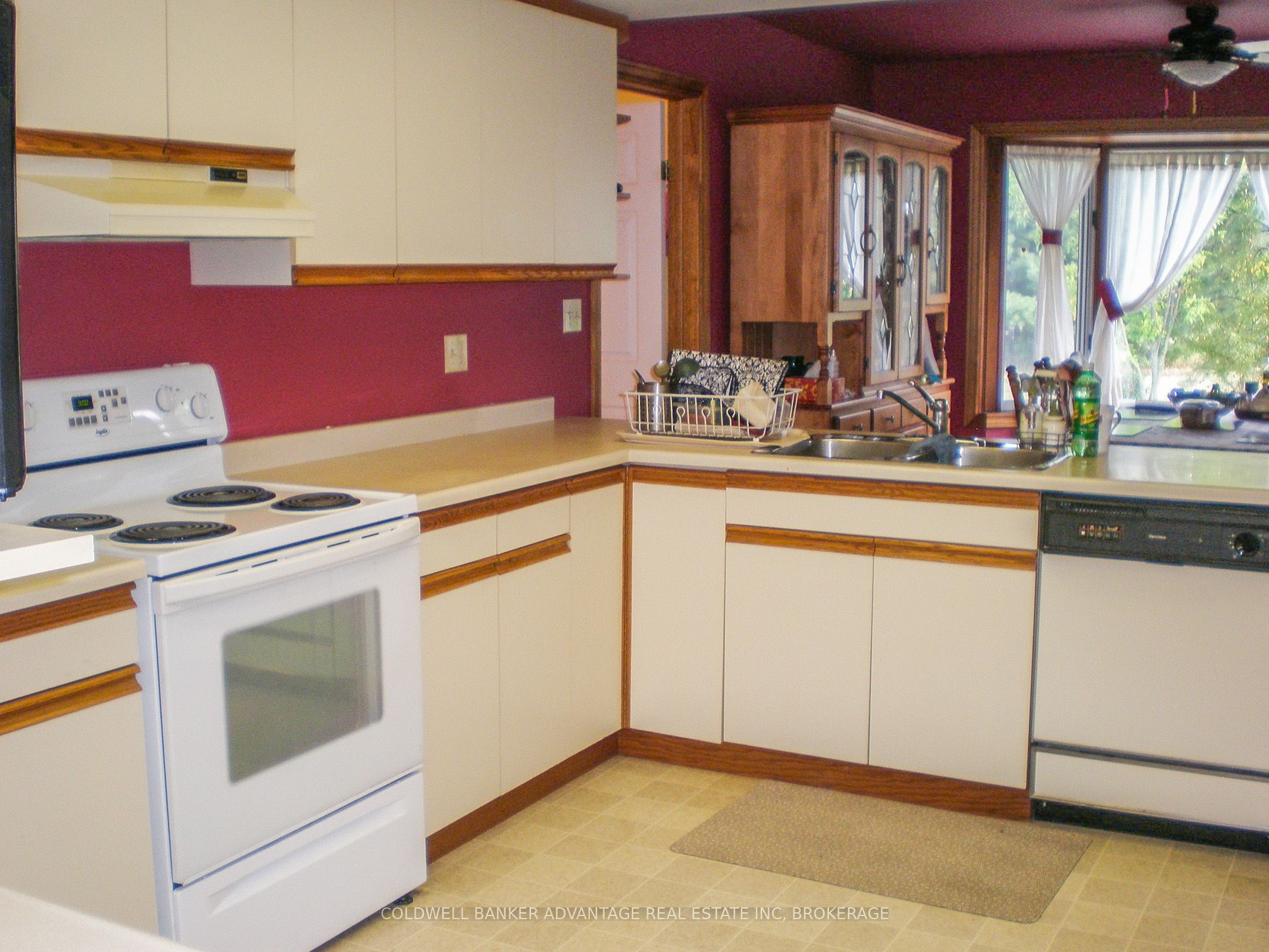 5445 Glenholme Avenue Property Photo 12