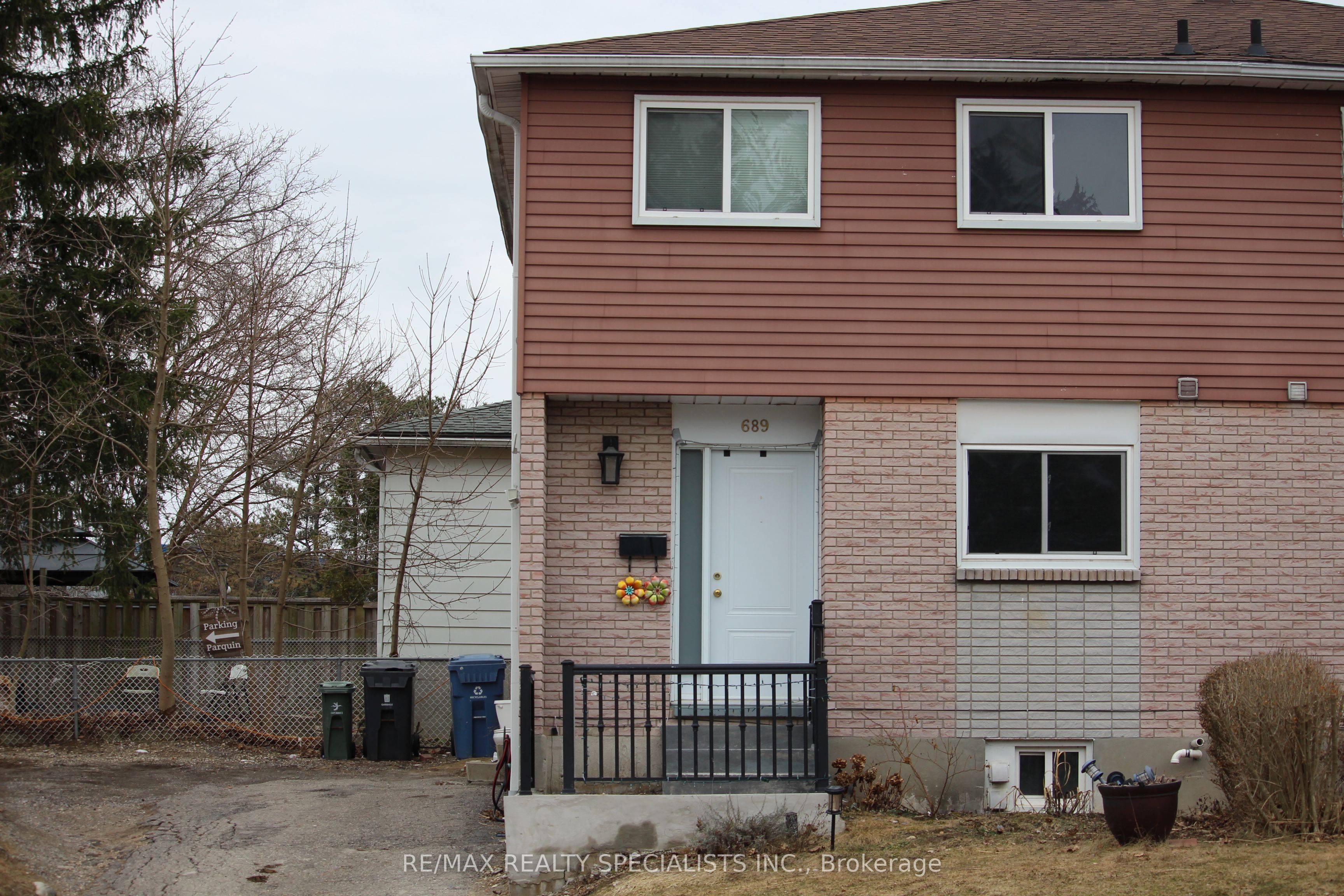689 College Avenue W Property Photo 1