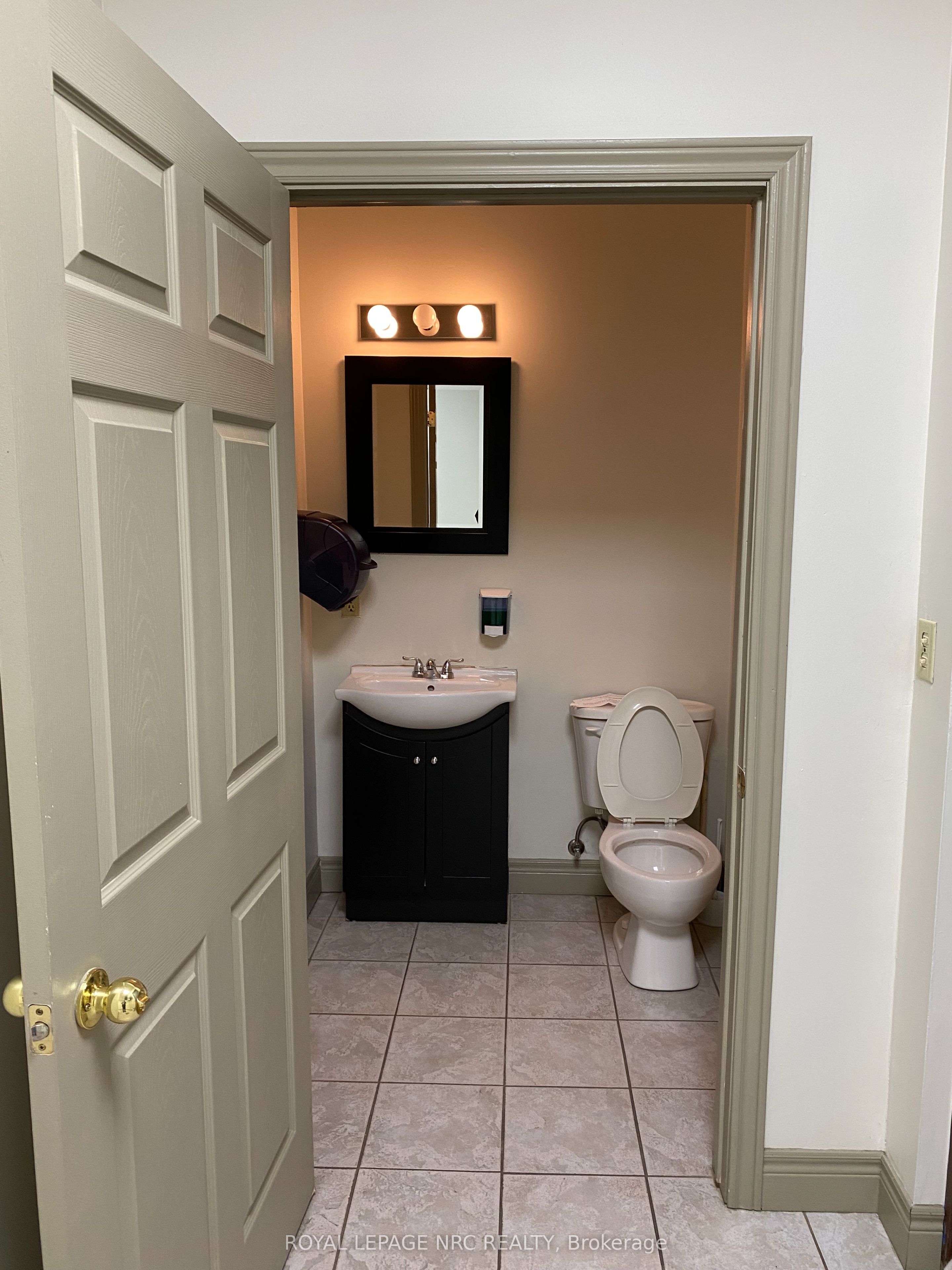 400 Lake Street Property Photo 7