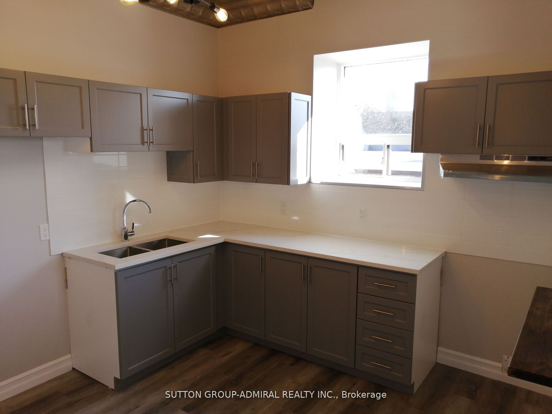 295 James Street Property Photo 18
