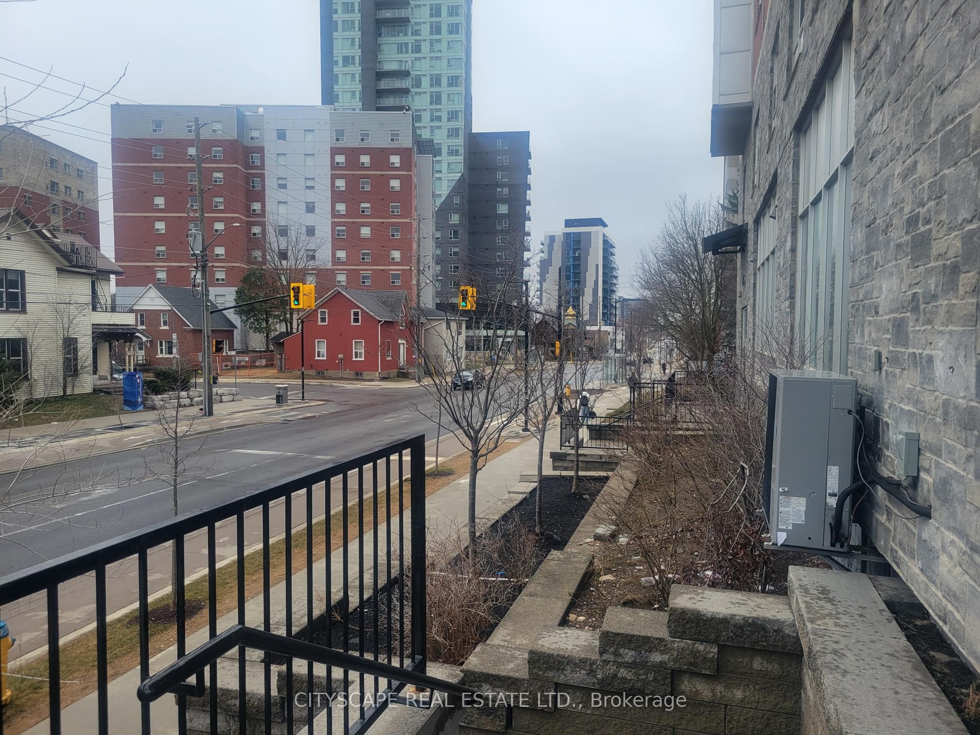 #101 - 185 King Street Property Photo 6