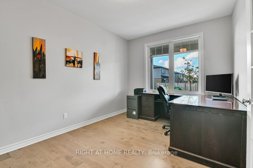 844 Snowdrop Crescent Property Photo 3