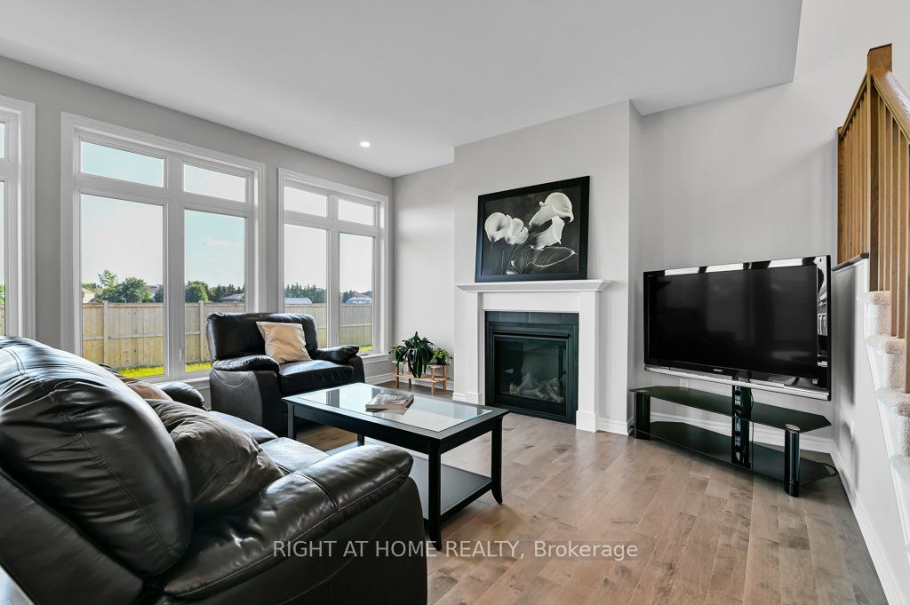 844 Snowdrop Crescent Property Photo 6
