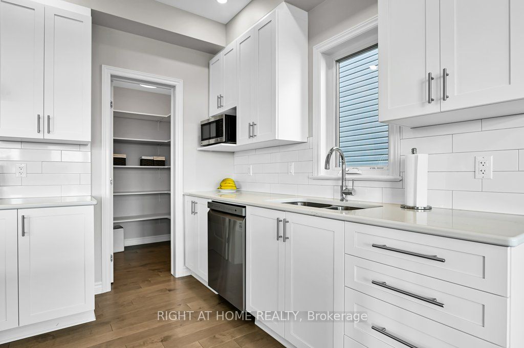 844 Snowdrop Crescent Property Photo 11