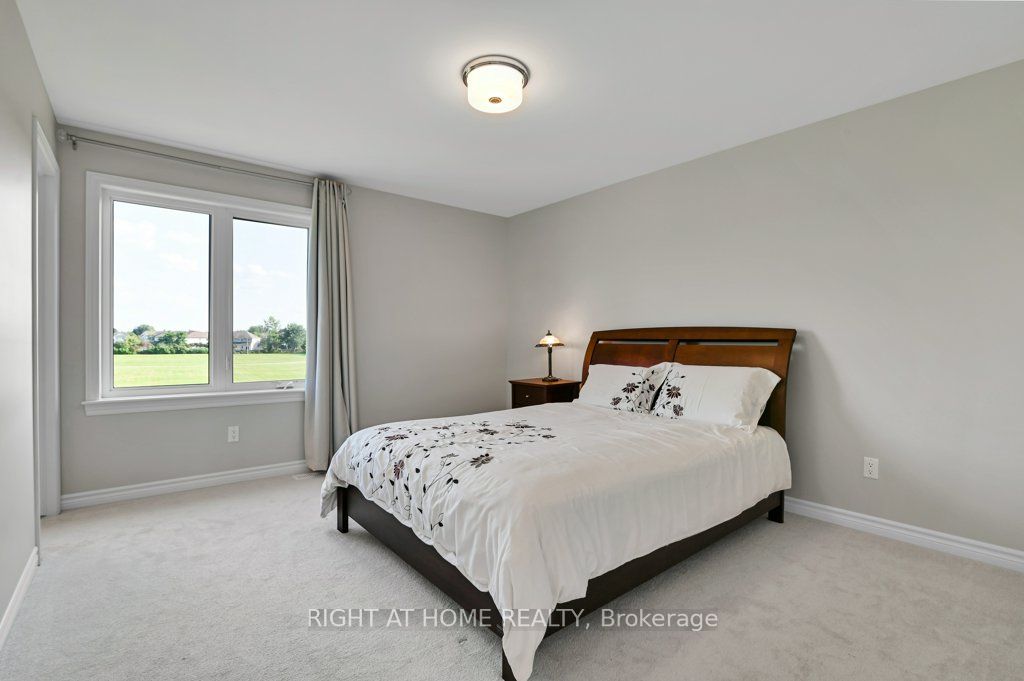 844 Snowdrop Crescent Property Photo 16
