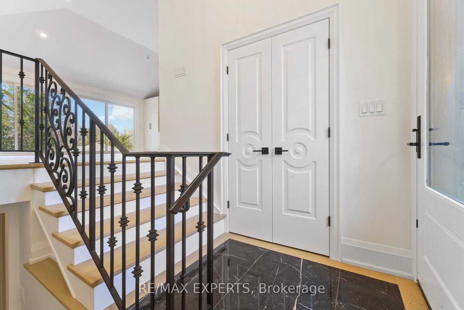 489 Regent Street Property Photo 4