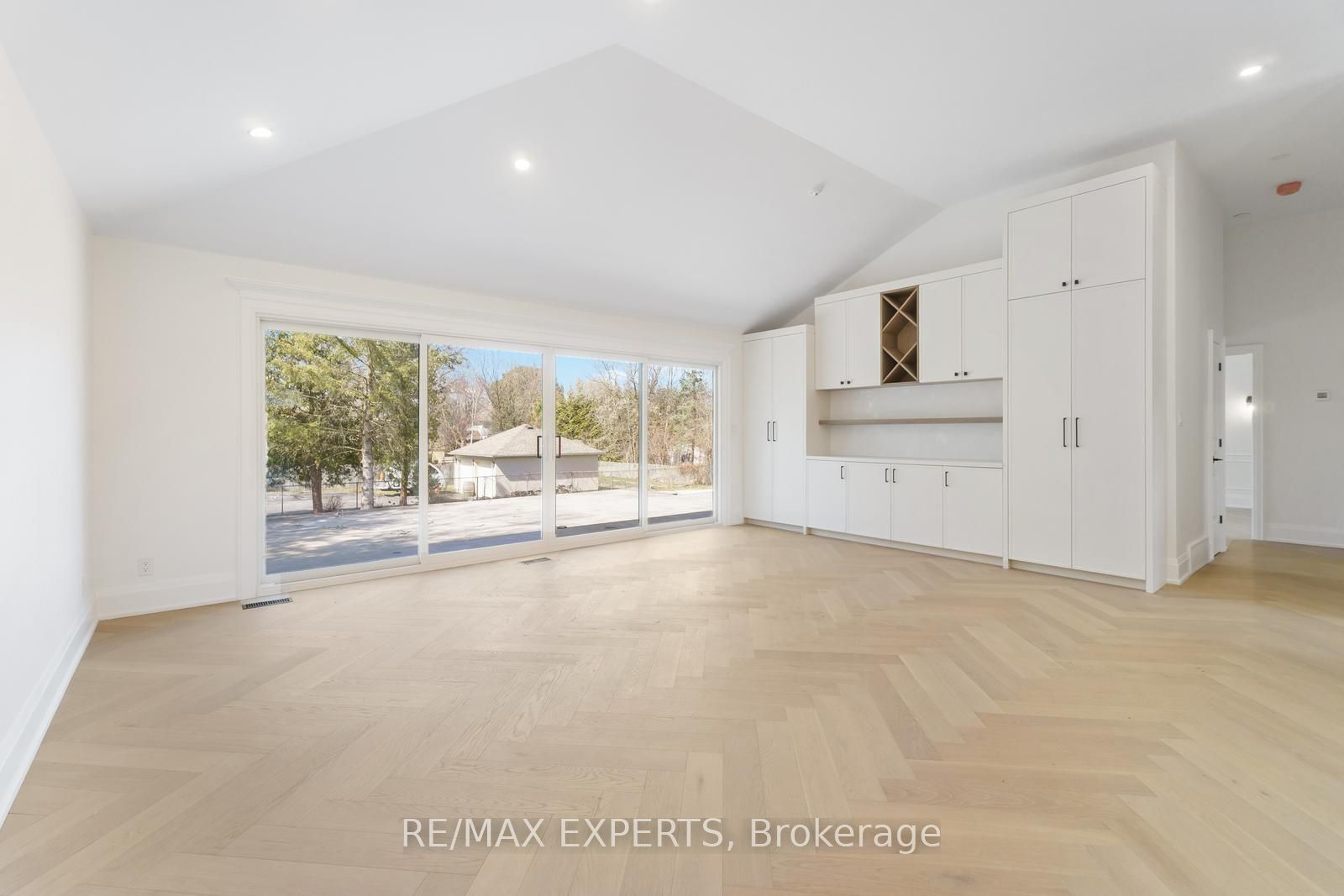 489 Regent Street Property Photo 6