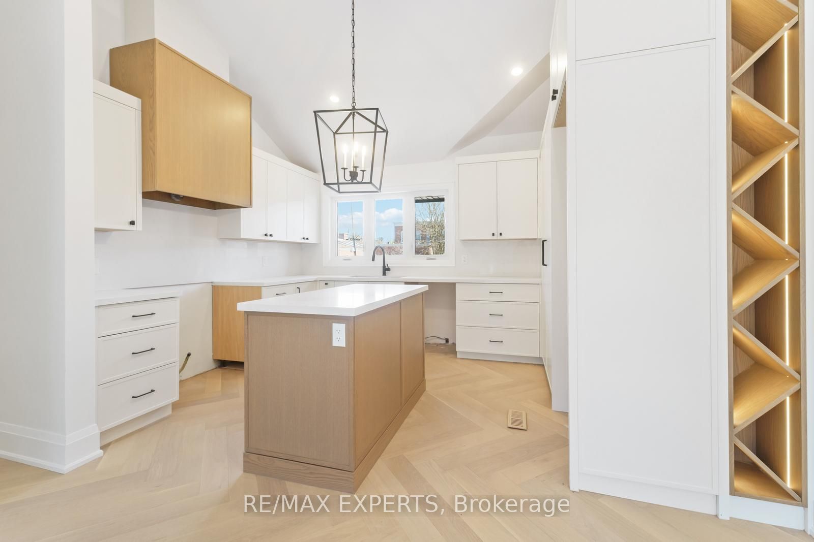 489 Regent Street Property Photo 8