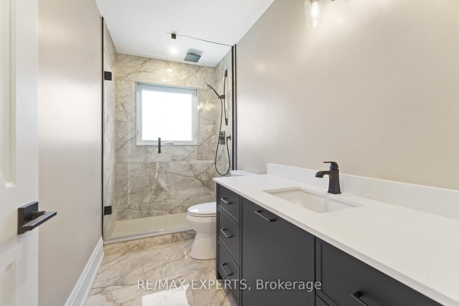 489 Regent Street Property Photo 10