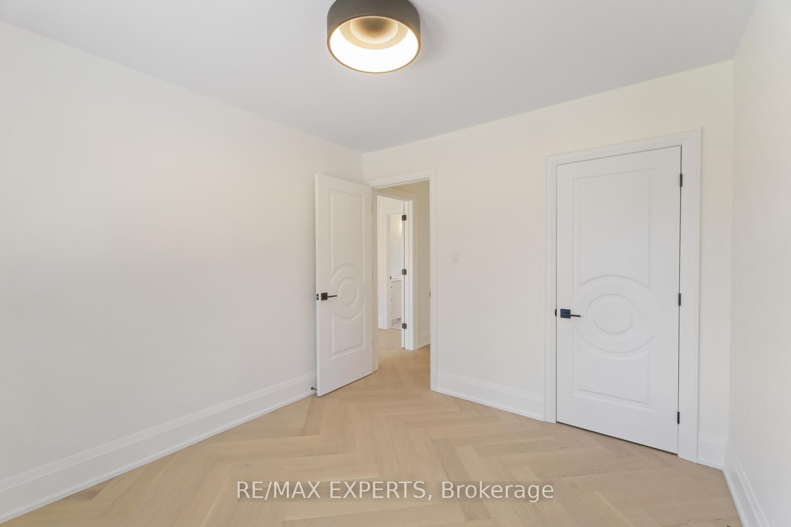 489 Regent Street Property Photo 12