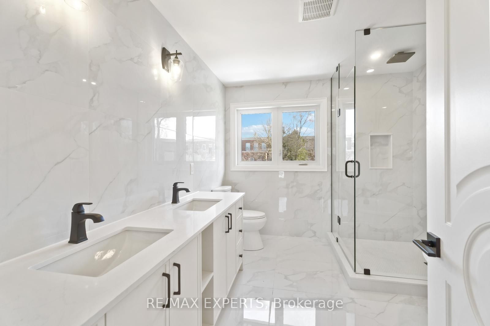 489 Regent Street Property Photo 16