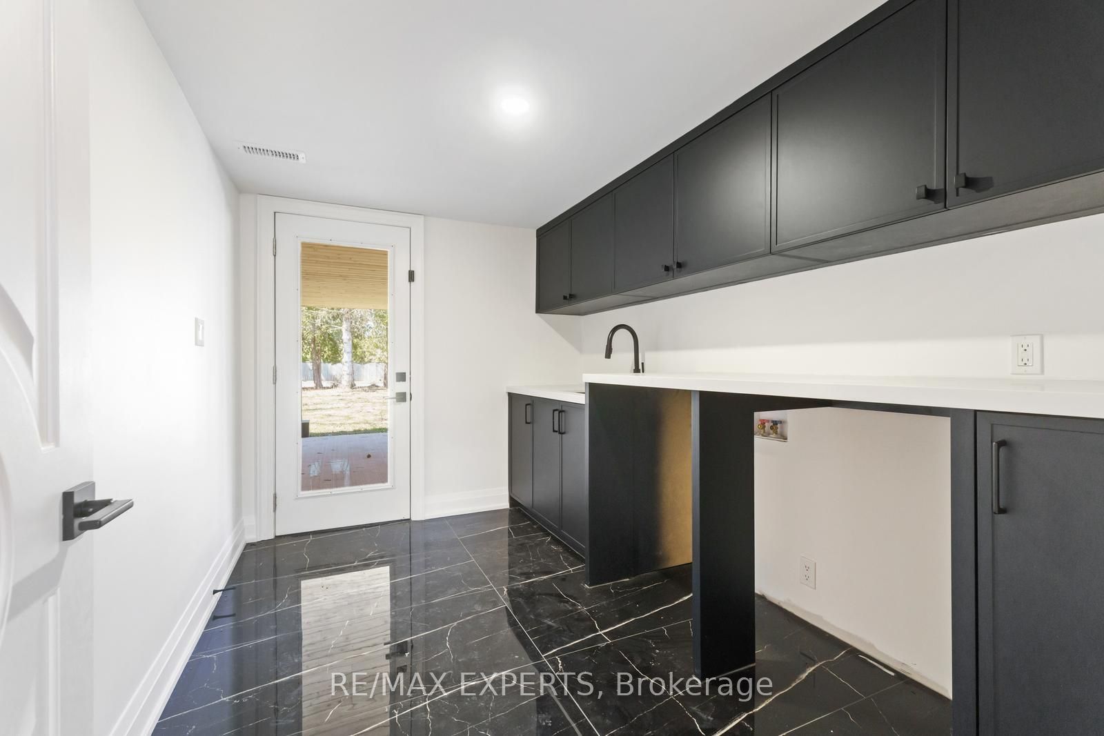 489 Regent Street Property Photo 24
