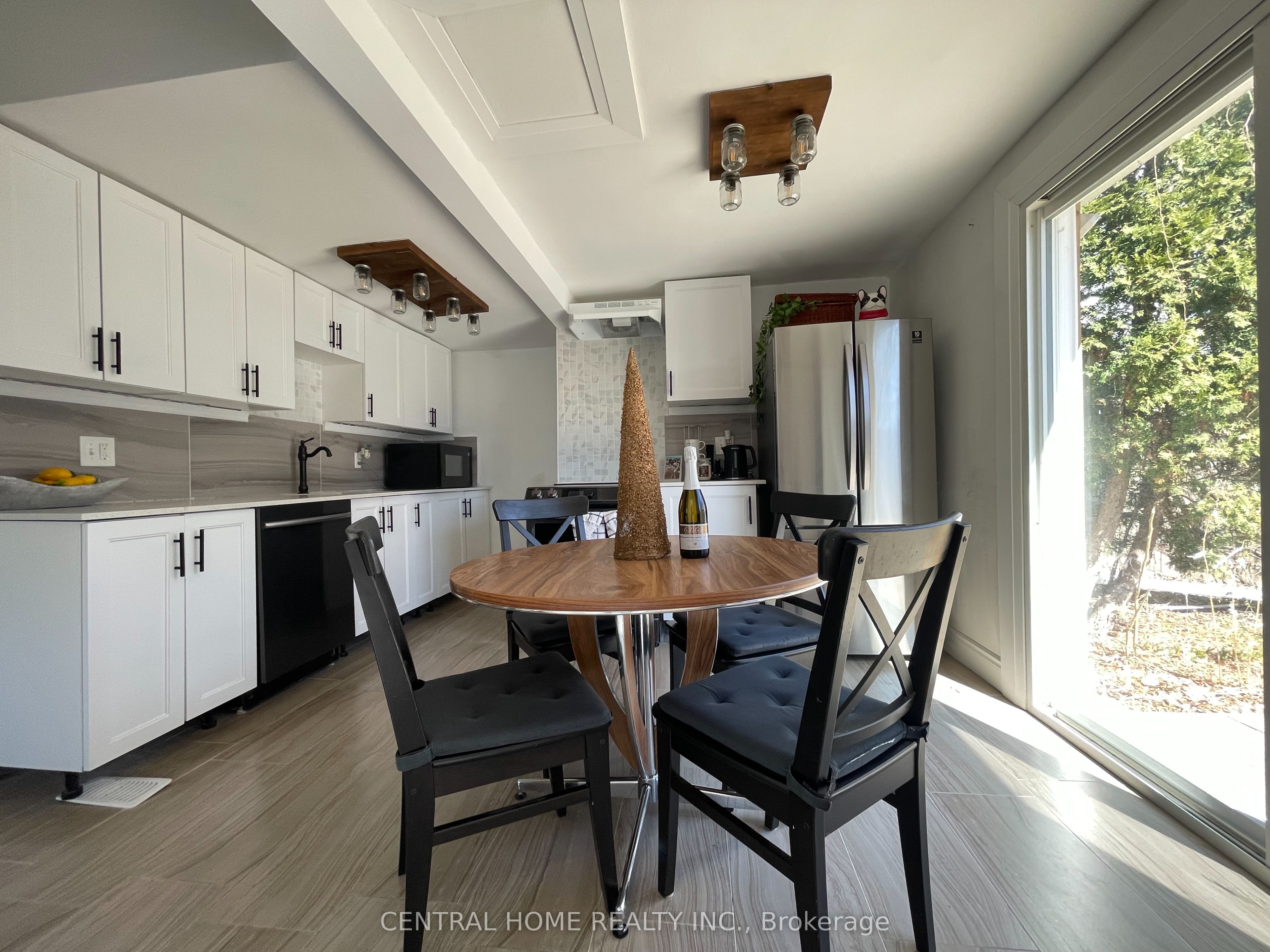 6068 Drummond Road Property Photo 6