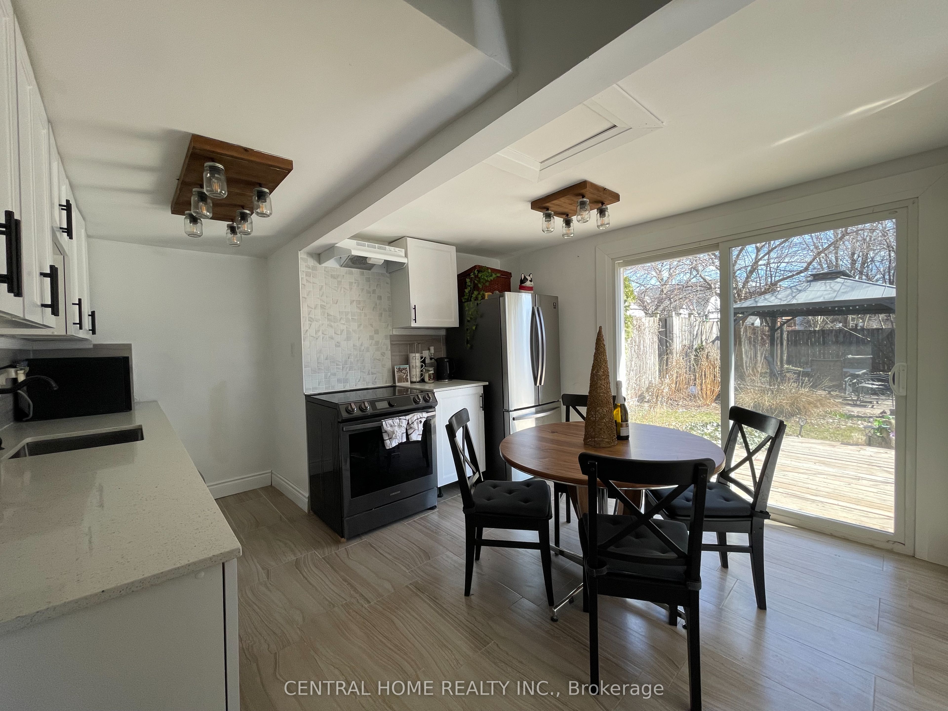 6068 Drummond Road Property Photo 7